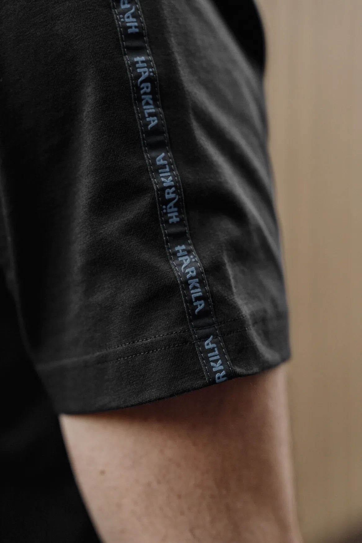 Härkila logo band S/S tshirt - Anthracite/sea blue