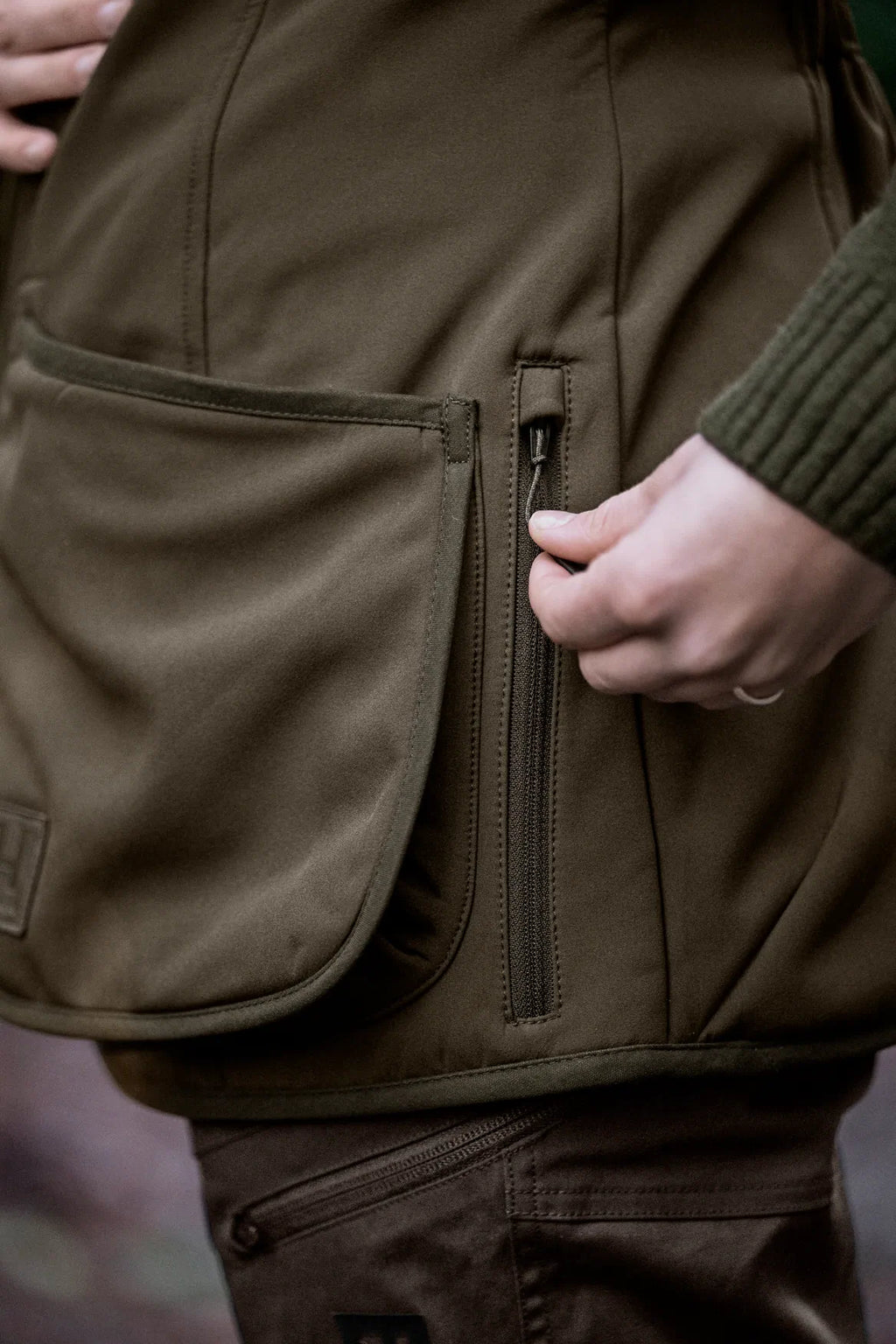 Skye shooting waistcoat W - Willow green/Shadow brown